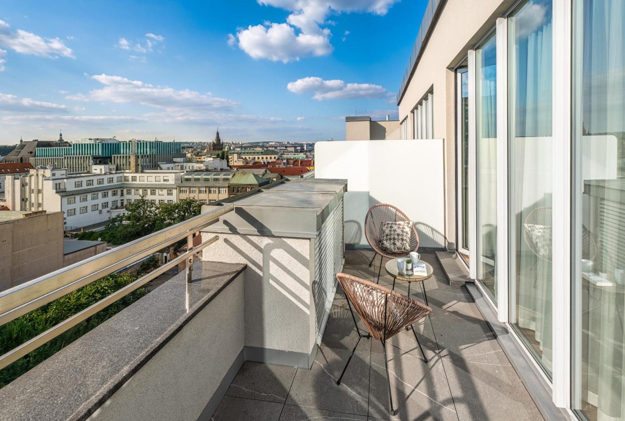 Vn17 Rooftop Suites By Adrez Prag Dış mekan fotoğraf
